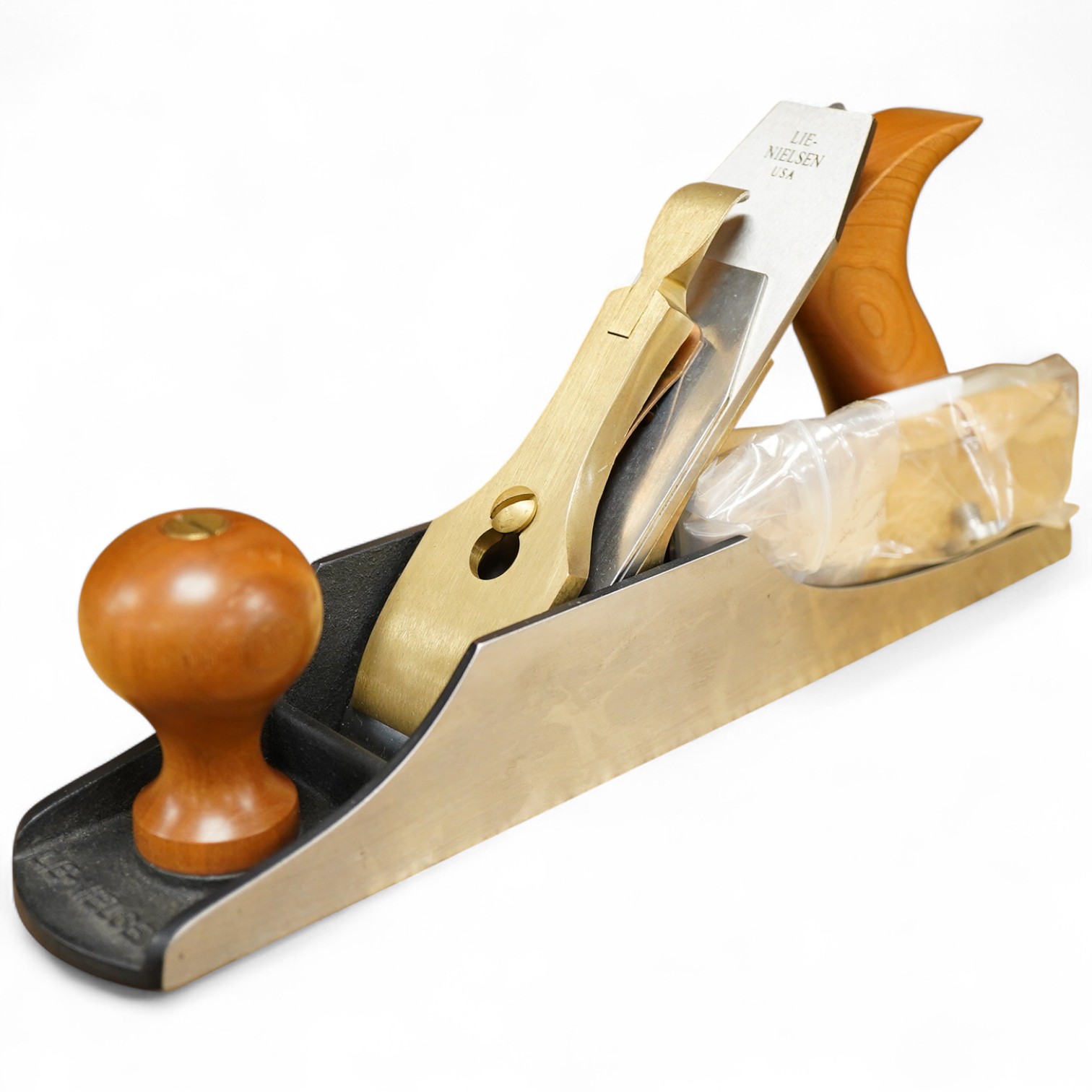 A Lie-Nielsen Toolworks No.5 1/4 smoothing plane, sold in addition with the later version of the chipbreaker